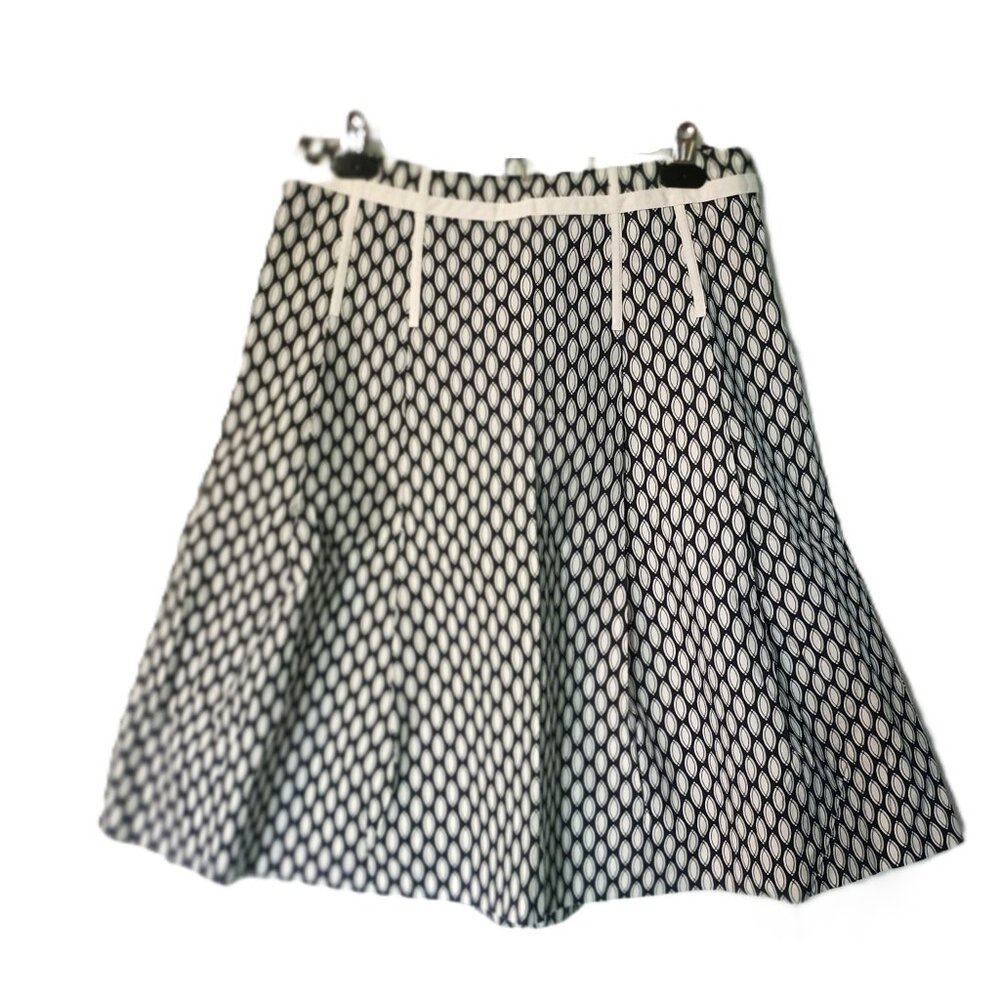 Gap Women Skirt, size 4 reg, colour white, navy and baby blue